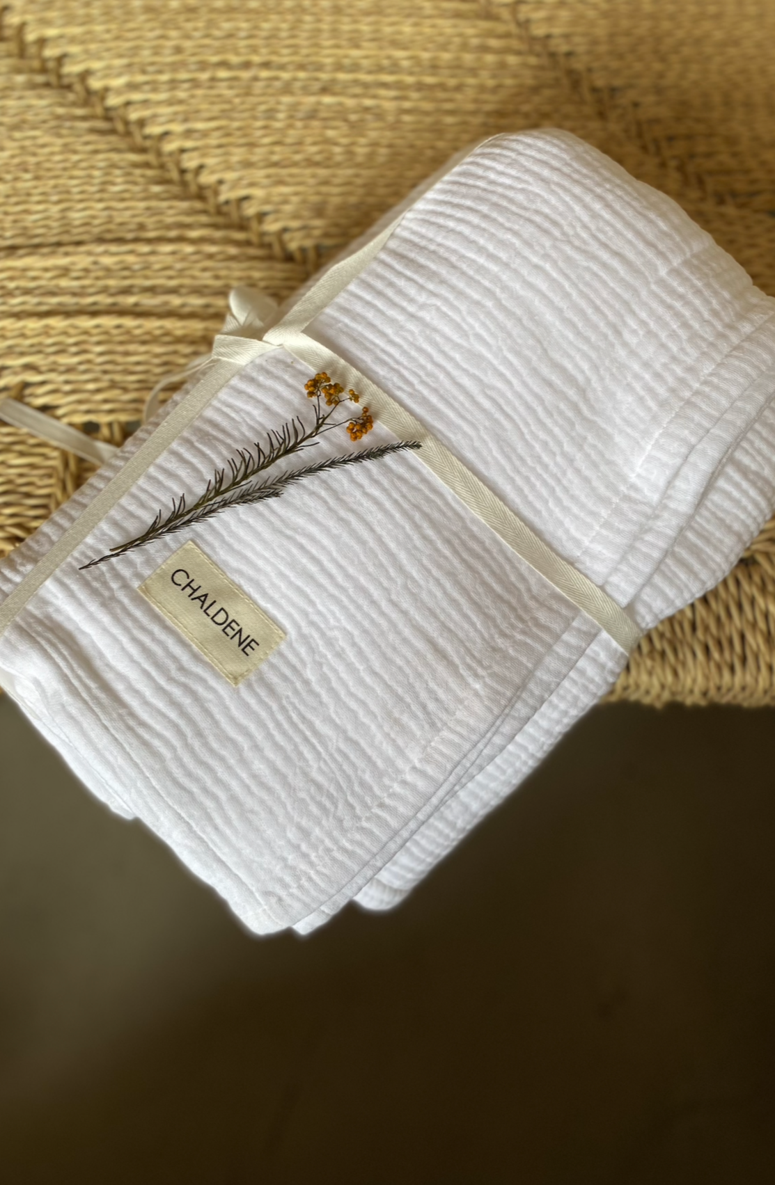 Lightweight throw blanket 100% gauze cotton.
